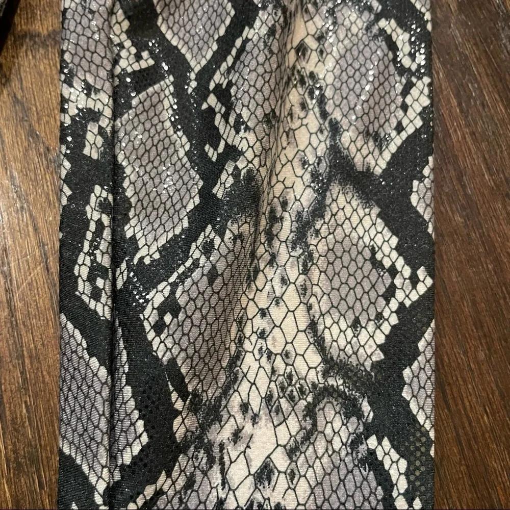 Les Tout petits faux snakeskin pants leggings size 5